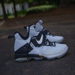 LEBRON 14 “BHM”